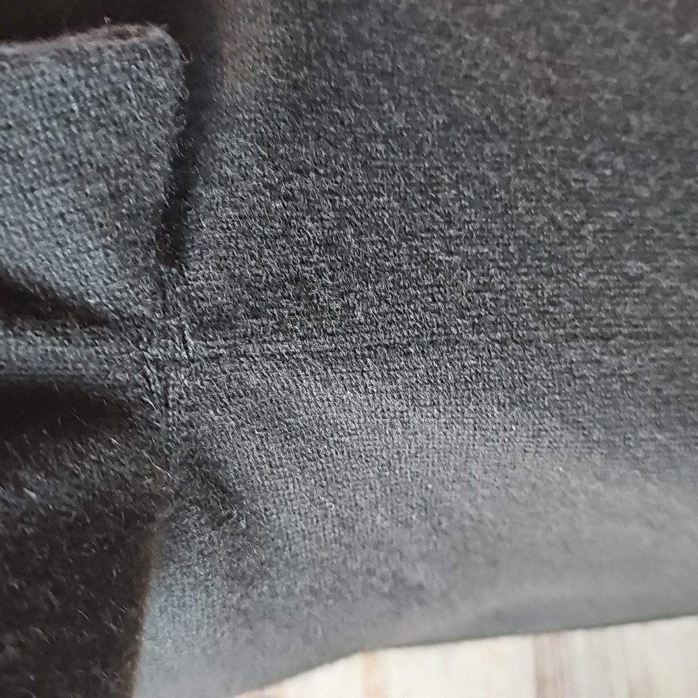 J. CREW 100% 2-PLY CASHMERE BLACK LONG SLEEVE BUTTON-UP CARDIGAN *WITH FLAW* - Picture 4 of 16